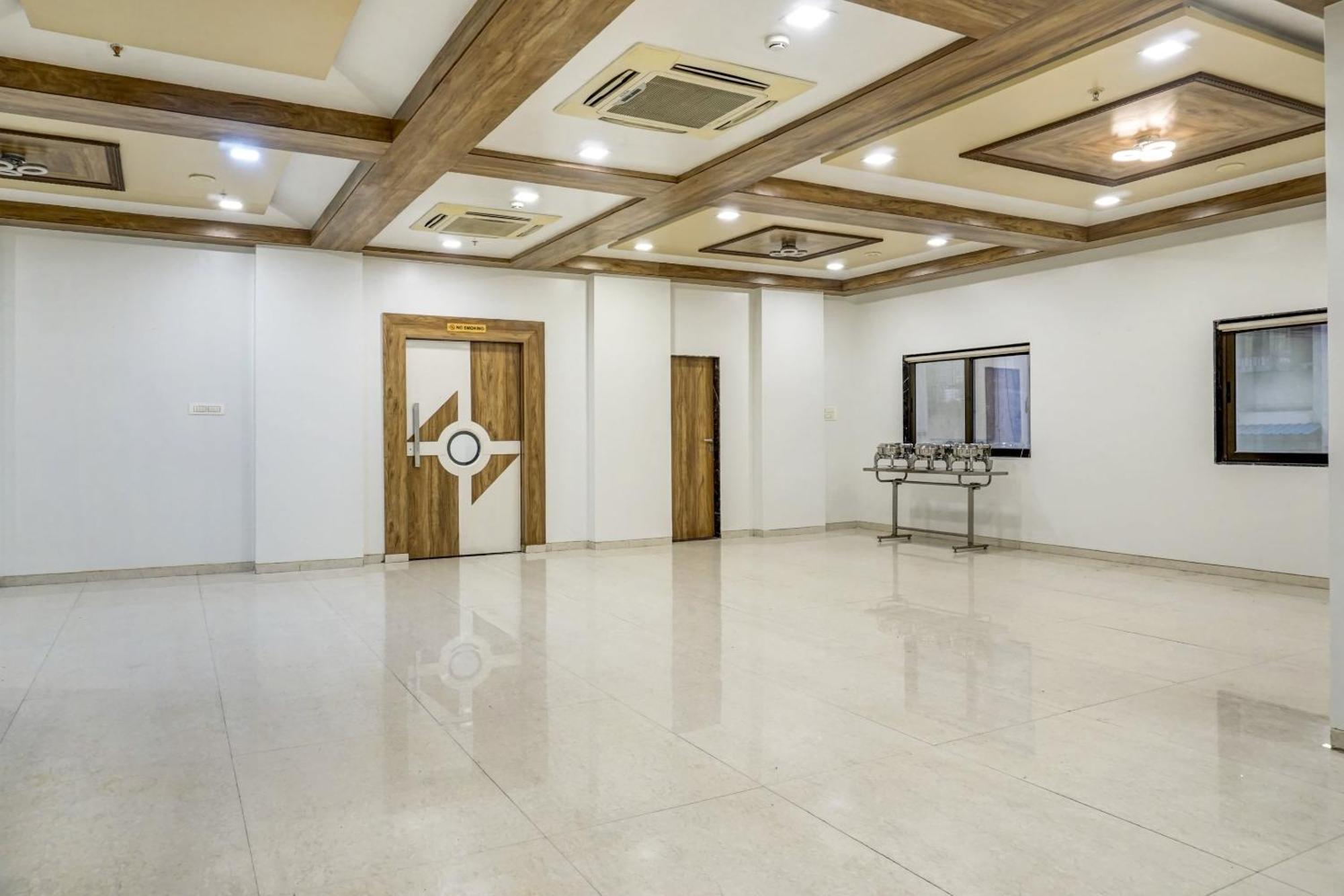 Townhouse Oak Regal Inn Near Sant Tukaram Nagar Metro Station Pimpri-Chinchwad Eksteriør bilde