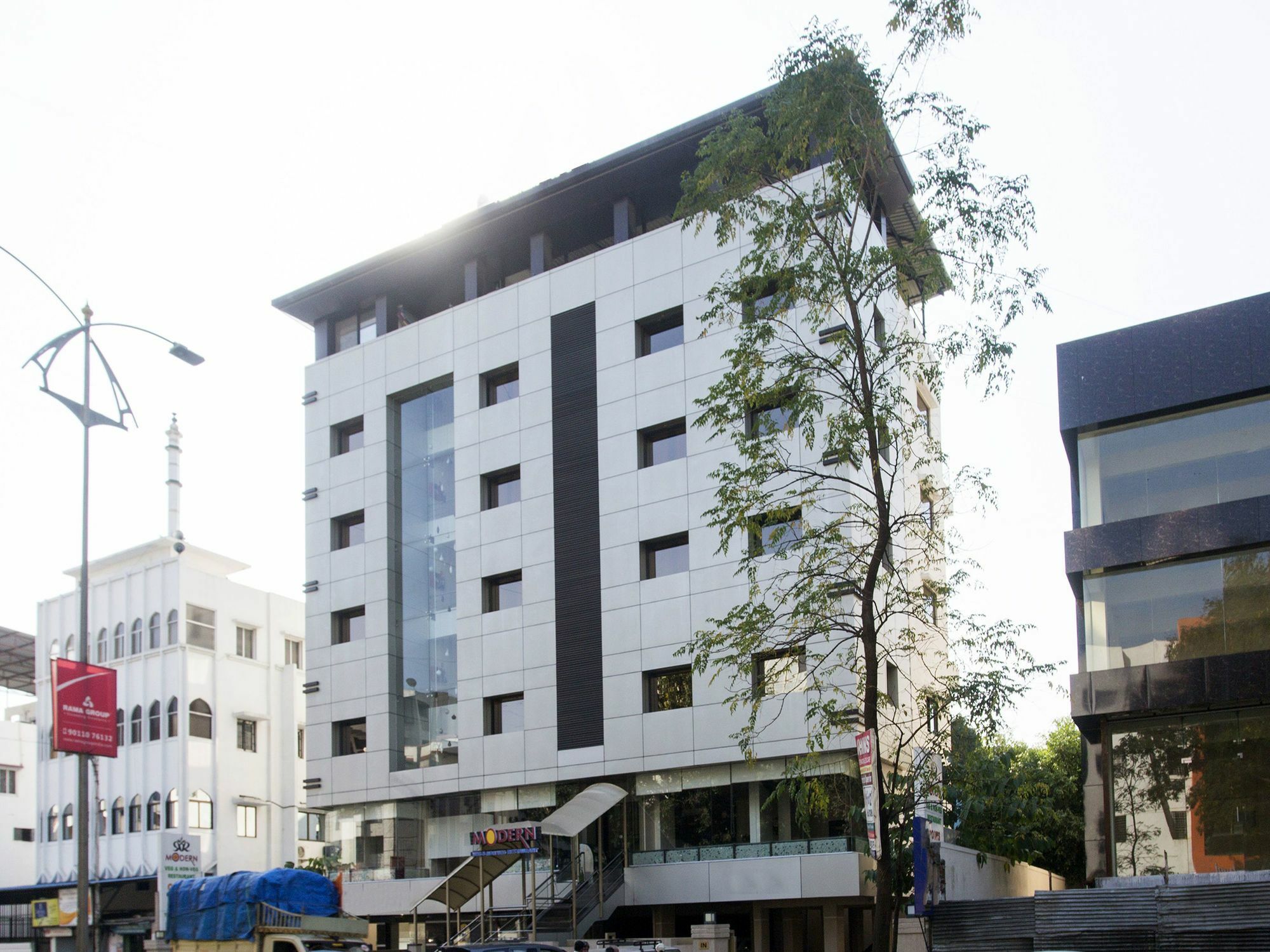 Townhouse Oak Regal Inn Near Sant Tukaram Nagar Metro Station Pimpri-Chinchwad Eksteriør bilde